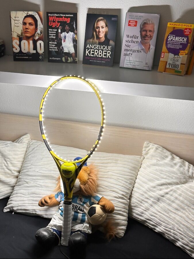ausgedienter Tennisschläger als Lichtquelle ausgedienter Tennisschläger als Lichtquelle